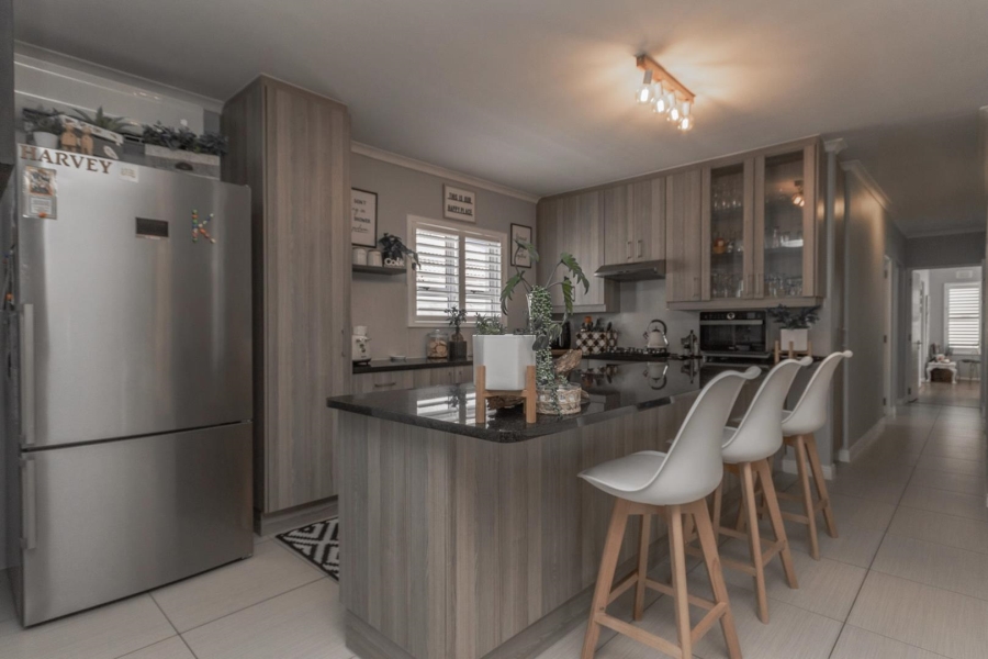 3 Bedroom Property for Sale in Sunningdale Western Cape